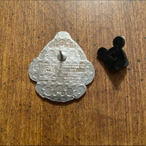 Disneyland Hidden Mickey Cast Series - Duffy's Hats Collection Pin Aladdin - Picture 5 of 7